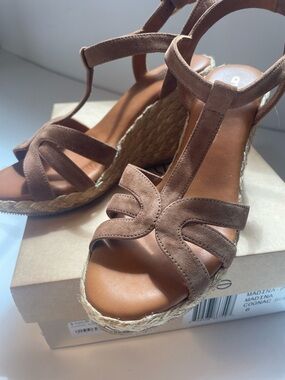 Andre Assous Cognac Suede T‑Strap Espadrille Wedges NWT